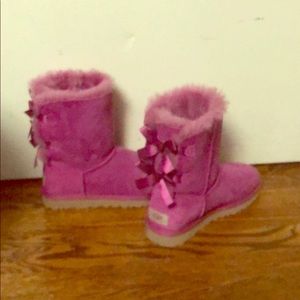 UGG Bailey bow II short pink boots, never worn!